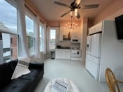 Romantic 2bd upstairs apt Wifi SmartTV, Kitchen