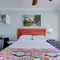 Unit 8*Queen Room, Mini Fridge, Coffee Maker, Wifi