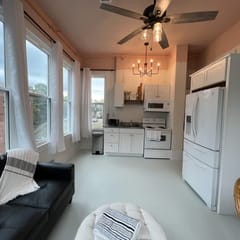 Romantic 2bd upstairs apt Wifi SmartTV, Kitchen