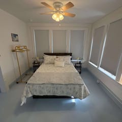 Renovated Apartment Downtown HS