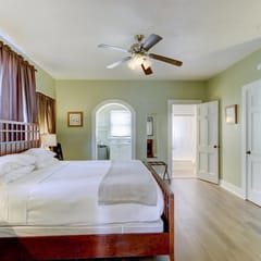 Unit 14 Roomy King Suite With Daybed Kitchenette,