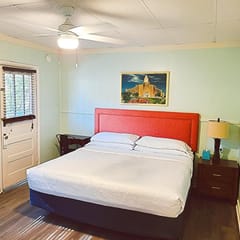Unit 15 King Bedroom, Mini Fridge, Wifi, Coffee Ma