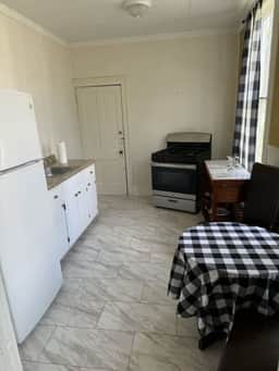 Victorian loft apartment in Historic Motel - Image 3