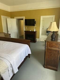 Victorian loft apartment in Historic Motel - Image 5