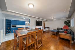Fenced yard, downtown, pet friendly - Image 5