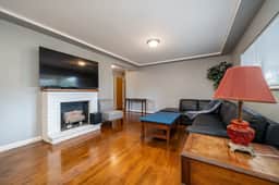 Fenced yard, downtown, pet friendly - Image 3
