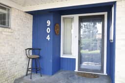 Fenced yard, downtown, pet friendly - Image 4