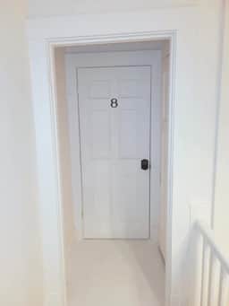 1 bdrm upstairs unit near downtown w/ free - Image 2