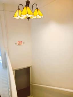 1 bdrm upstairs unit near downtown w/ free - Image 3