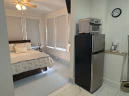 Renovated Apartment Downtown HS - Image 3