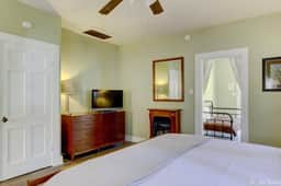 Unit 14 Roomy King Suite With Daybed Kitchenette, - Image 3