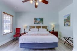 Unit 16*Deluxe King Bedroom, Kitchenette, Wifi, Tv - Image 5
