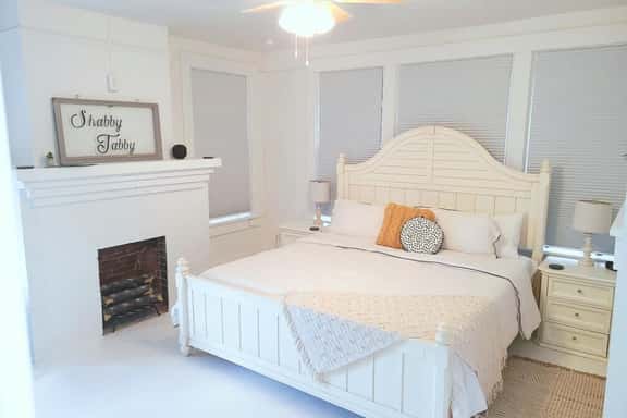 1 bdrm upstairs unit near downtown w/ free - Image 1