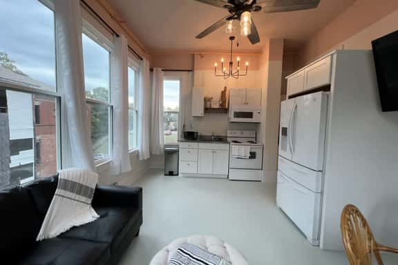 Romantic 2bd upstairs apt Wifi SmartTV, Kitchen - Image 1