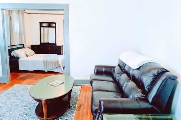 Studio Apartment Near Downtown Hot Springs - Image 1