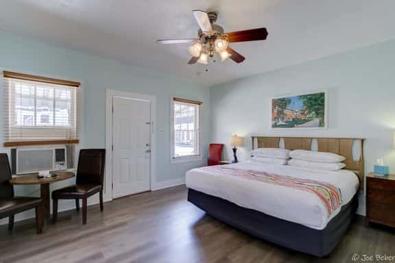 Unit 16*Deluxe King Bedroom, Kitchenette, Wifi, Tv - Image 1