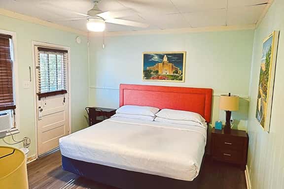 Unit 15 King Bedroom, Mini Fridge, Wifi, Coffee Ma - Image 1