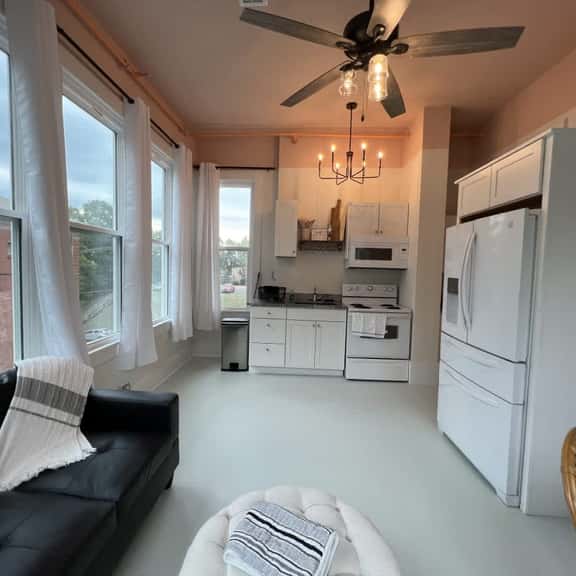 Romantic 2bd upstairs apt Wifi SmartTV, Kitchen - Image 1