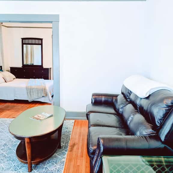 Studio Apartment Near Downtown Hot Springs - Image 1