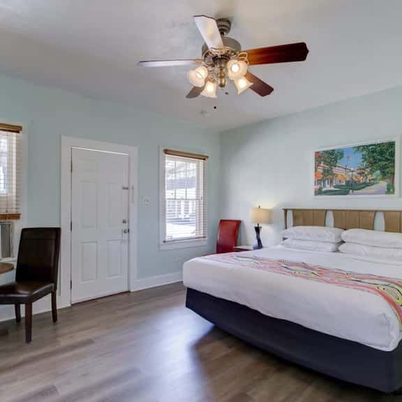Unit 16*Deluxe King Bedroom, Kitchenette, Wifi, Tv - Image 1