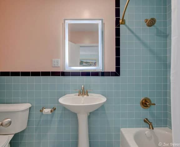 Unit 9*Dbl Queen Room W/Mini Fridge, Microwave, Tv - Image 2