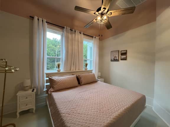 Romantic 2bd upstairs apt Wifi SmartTV, Kitchen - Image 3