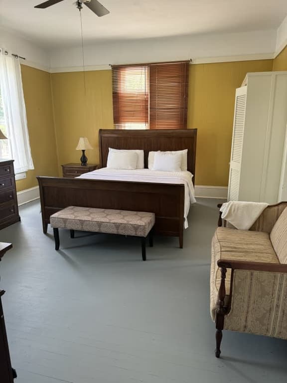 Victorian loft apartment in Historic Motel - Image 1