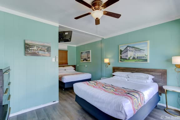Unit 9*Dbl Queen Room W/Mini Fridge, Microwave, Tv - Image 1