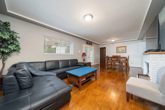 Fenced yard, downtown, pet friendly - Image 1