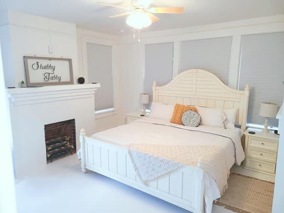 1 bdrm upstairs unit near downtown w/ free - Image 1