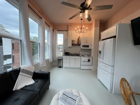 Romantic 2bd upstairs apt Wifi SmartTV, Kitchen - Image 1