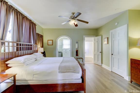 Unit 14 Roomy King Suite With Daybed Kitchenette, - Image 1