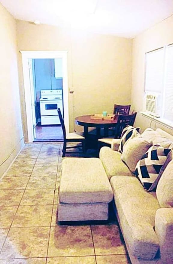 Cozy Hideaway 2 Block Walk To Downtown Hot Springs - Image 1